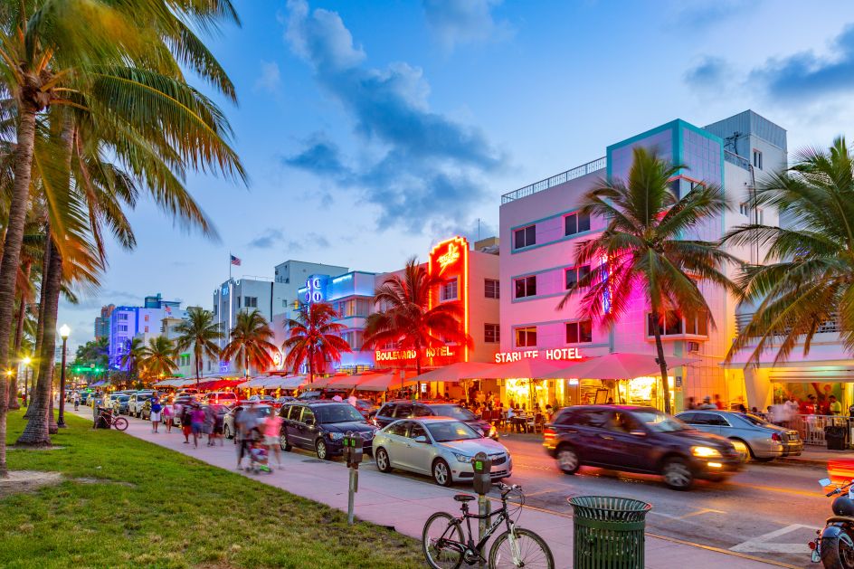 海洋驱动器,迈阿密图片通过AdobeStock认证照片信用:旅行视图